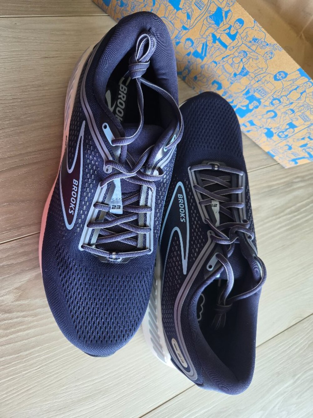 Brooks Beast GTS Men's Running Shoes size 13 wide